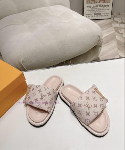 LV couple's flagship denim slippers are now available in hard goodsA high-end purchasing proxxkx03oz