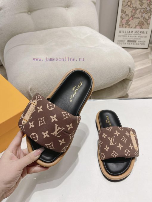 LV couple's flagship denim slippers are now available in hard goodsA high-end purchasing provit9w1o8 - Image 7
