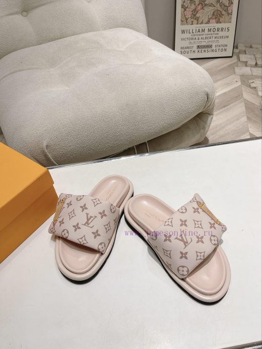 LV couple's flagship denim slippers are now available in hard goodsA high-end purchasing proxxkx03oz - Image 2