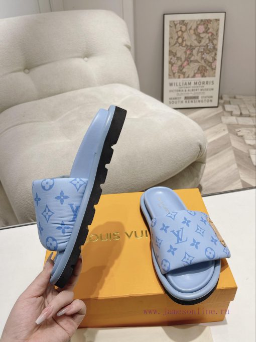 LV couple's flagship denim slippers are now available in hard goodsA high-end purchasing procpjnsqgy