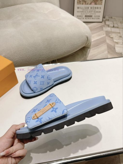 LV couple's flagship denim slippers are now available in hard goodsA high-end purchasing procpjnsqgy - Image 3