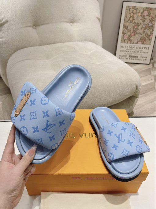 LV couple's flagship denim slippers are now available in hard goodsA high-end purchasing procpjnsqgy - Image 4
