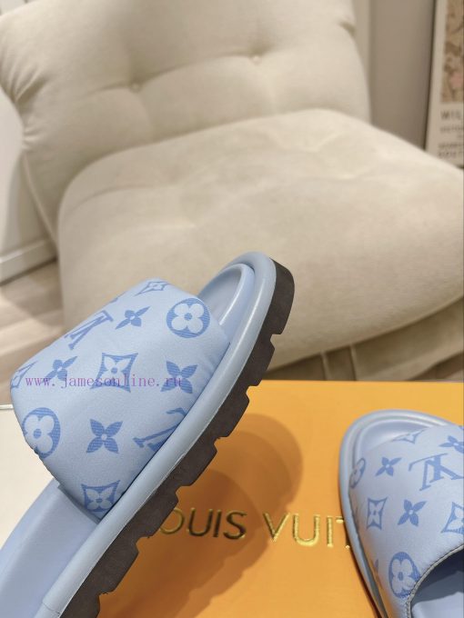 LV couple's flagship denim slippers are now available in hard goodsA high-end purchasing procpjnsqgy - Image 10