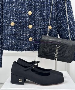 MIU MIU Classic Coarse Heel Mary Jane Single Shoe SeriesFull of girlish heart, the style desyvp21mio