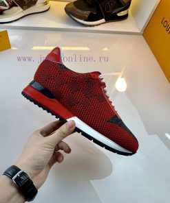 NO09531 Louis Vuitton V.N.R (Vuitton New Runner) sneakers feature a one-piece sock like desiq82sqtbp