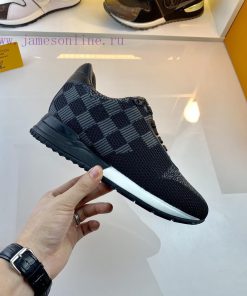 NO09531 Louis Vuitton V.N.R (Vuitton New Runner) sneakers feature a one-piece sock like desip7apc1cg