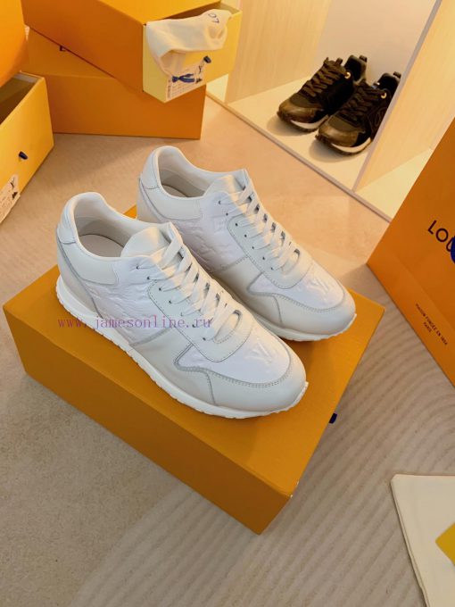 NO09532-2 Louis Vuitton This LV RUNNER sneaker is designed by Artistic Director Virgil Ablohre0z2nwx - Image 2