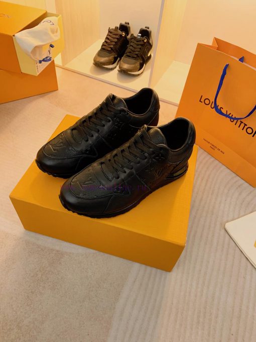 NO09532-2 Louis Vuitton This LV RUNNER sneaker is designed by Artistic Director Virgil Ablohl62tt460