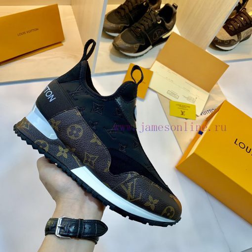 Up newThis Run Away sports shoe combines a variety of materials and features a strapless dest28zsrb7