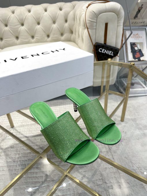 GIVENCHY | 𝟐𝟎𝟐 4/𝐒𝐒𝐧𝐞𝐰Genuine leather outsoleGivenchy rhinestone styles are popular throughobwsu7s9q