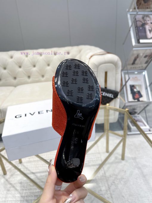 GIVENCHY | 𝟐𝟎𝟐 4/𝐒𝐒𝐧𝐞𝐰Genuine leather outsoleGivenchy rhinestone styles are popular throughoaxprazjx - Image 9