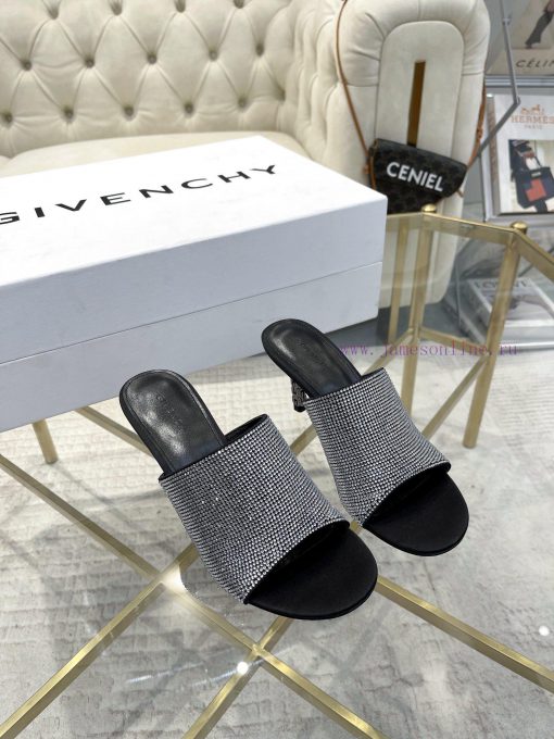 GIVENCHY | 𝟐𝟎𝟐 4/𝐒𝐒𝐧𝐞𝐰Genuine leather outsoleGivenchy rhinestone styles are popular througho9v6hc71t