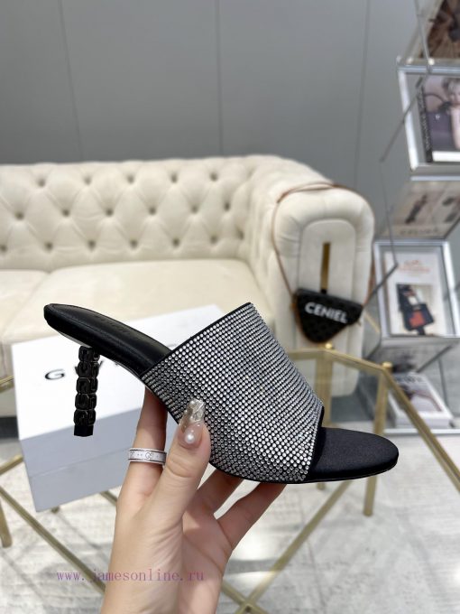 GIVENCHY | 𝟐𝟎𝟐 4/𝐒𝐒𝐧𝐞𝐰Genuine leather outsoleGivenchy rhinestone styles are popular througho9v6hc71t - Image 3
