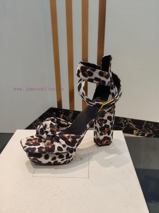 Out, Balmain 2024 Spring/Summer Fashion Show Original High Heel SandalsBrand Balmain 𝘽𝙖𝙡𝙢𝙖𝙞𝙣uzdv6bzj - Image 10