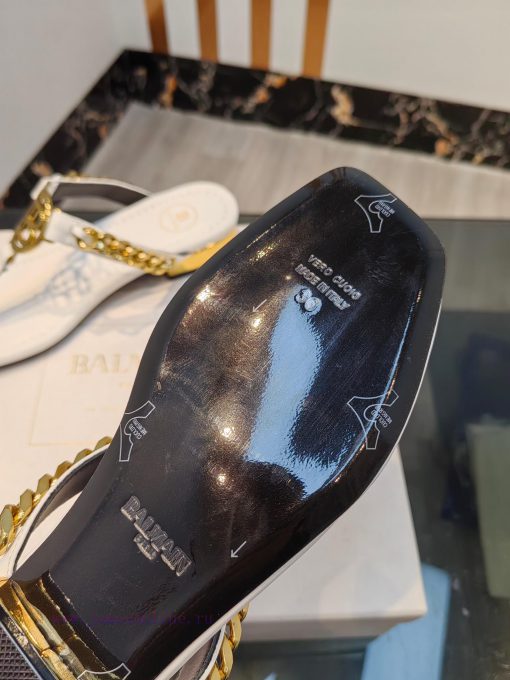 Out, Balmain 2024 Spring/Summer Fashion Show Original Metal Buckle Chain Flat SlippersBrand opb4jiye - Image 7