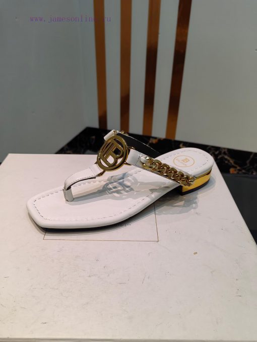 Out, Balmain 2024 Spring/Summer Fashion Show Original Metal Buckle Chain Flat SlippersBrand opb4jiye - Image 9