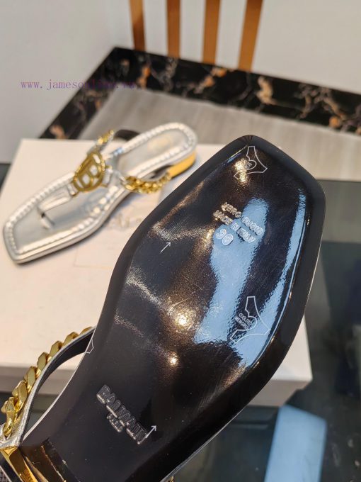 Out, Balmain 2024 Spring/Summer Fashion Show Original Metal Buckle Chain Flat SlippersBrand cuwf7v0o - Image 6