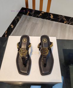 Out, Balmain 2024 Spring/Summer Fashion Show Original Metal Buckle Chain Flat SlippersBrand juiwdkma
