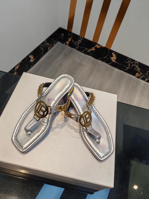 Out, Balmain 2024 Spring/Summer Fashion Show Original Metal Buckle Chain Flat SlippersBrand cuwf7v0o - Image 8