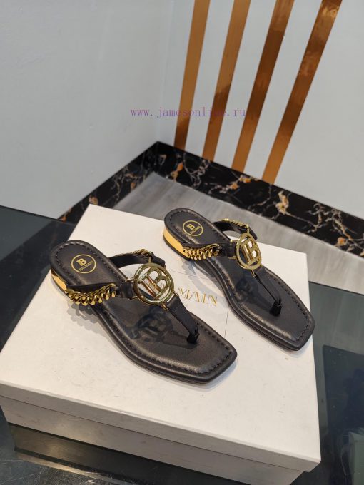 Out, Balmain 2024 Spring/Summer Fashion Show Original Metal Buckle Chain Flat SlippersBrand juiwdkma - Image 3