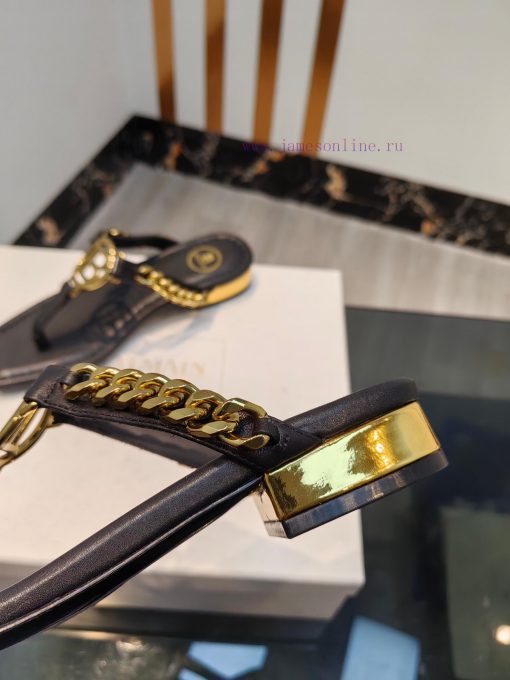 Out, Balmain 2024 Spring/Summer Fashion Show Original Metal Buckle Chain Flat SlippersBrand juiwdkma - Image 6