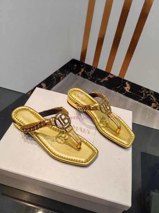 Out, Balmain 2024 Spring/Summer Fashion Show Original Metal Buckle Chain Flat SlippersBrand 8v7lt6tk - Image 3