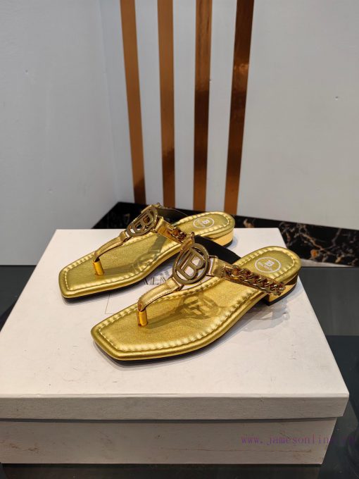 Out, Balmain 2024 Spring/Summer Fashion Show Original Metal Buckle Chain Flat SlippersBrand 8v7lt6tk - Image 4