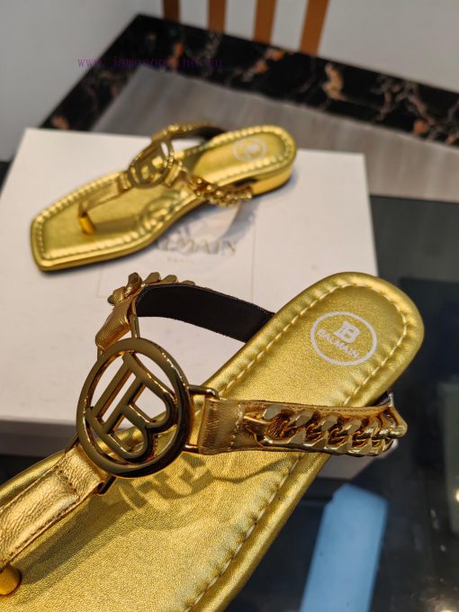 Out, Balmain 2024 Spring/Summer Fashion Show Original Metal Buckle Chain Flat SlippersBrand 8v7lt6tk - Image 5