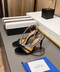 Aquazzura 2024This is a rhinestone sandal with a bohemian charm, featuring a free spirited s4qx8o7ax