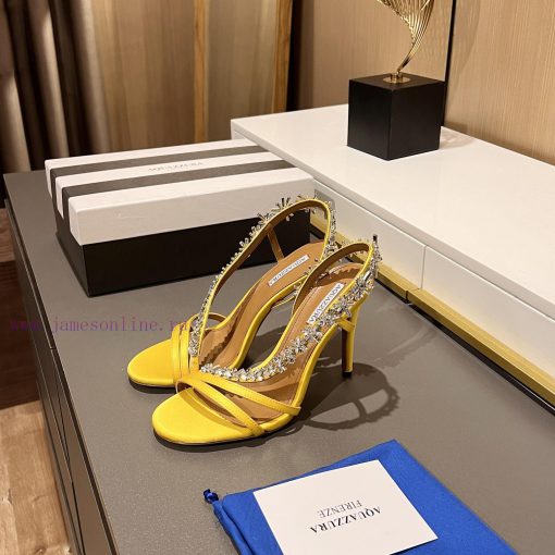 Aquazzura 2024This is a rhinestone sandal with a bohemian charm, featuring a free spirited srtnmmbnr