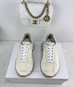 Maison Margiela mm6 Put it on, take the steps of your life, accompany it, and embark on a di42acfccm