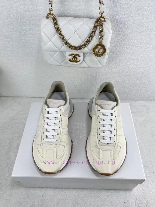 Maison Margiela mm6 Put it on, take the steps of your life, accompany it, and embark on a di42acfccm
