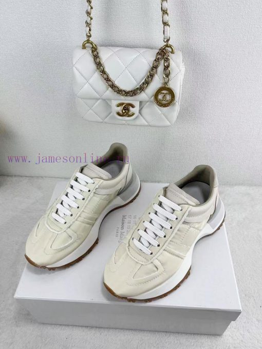 Maison Margiela mm6 Put it on, take the steps of your life, accompany it, and embark on a di42acfccm - Image 3