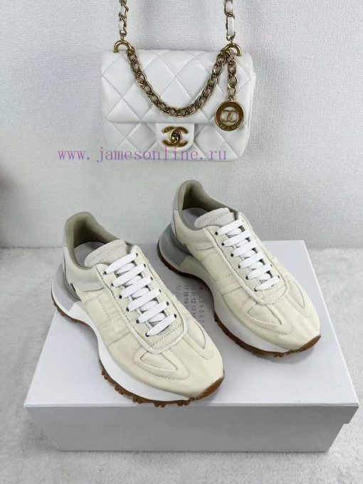 Maison Margiela mm6 Put it on, take the steps of your life, accompany it, and embark on a di42acfccm - Image 4