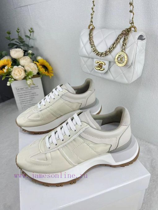 Maison Margiela mm6 Put it on, take the steps of your life, accompany it, and embark on a di42acfccm - Image 6