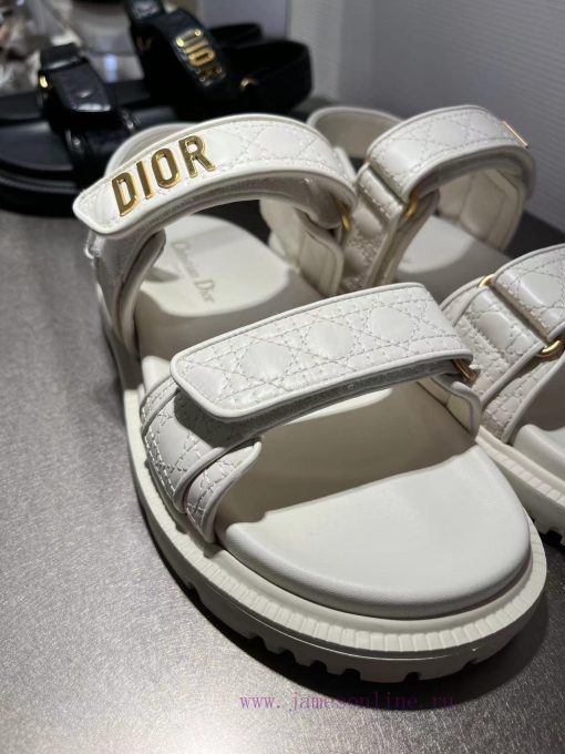 The black sheepskin Dior ACT cooler style is fashionable and paired with an insole that fitskyzew7ul - Image 5