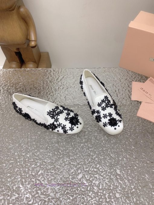 High quality Miumiu Spring/Summer 2024 Fashion Show Embroidered Flower Beads Le Fu Shoes/Slicdlwiqtw - Image 3