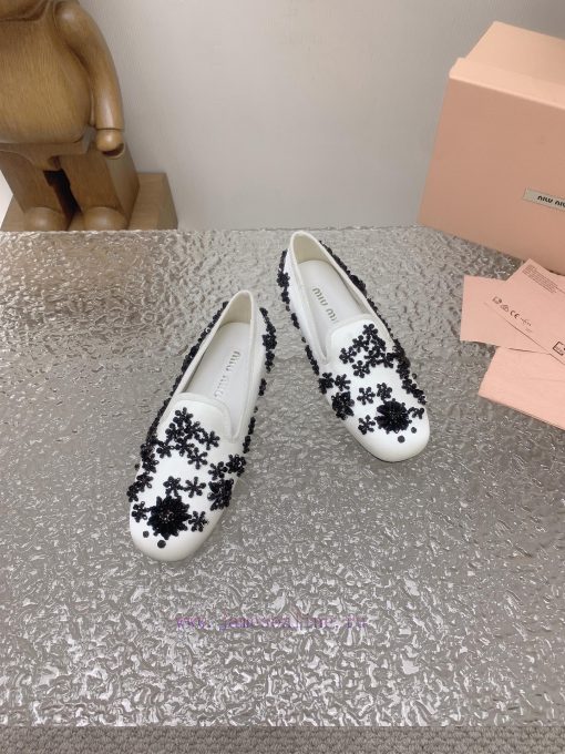 High quality Miumiu Spring/Summer 2024 Fashion Show Embroidered Flower Beads Le Fu Shoes/Slicdlwiqtw - Image 4