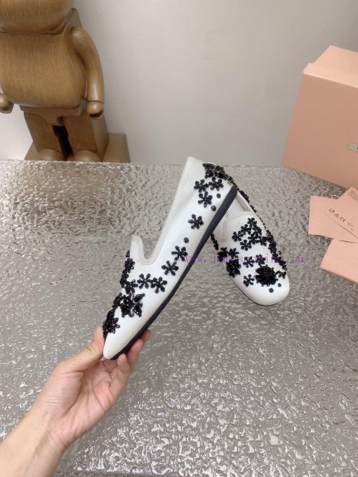 High quality Miumiu Spring/Summer 2024 Fashion Show Embroidered Flower Beads Le Fu Shoes/Slicdlwiqtw - Image 6