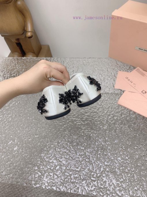 High quality Miumiu Spring/Summer 2024 Fashion Show Embroidered Flower Beads Le Fu Shoes/Slicdlwiqtw - Image 7