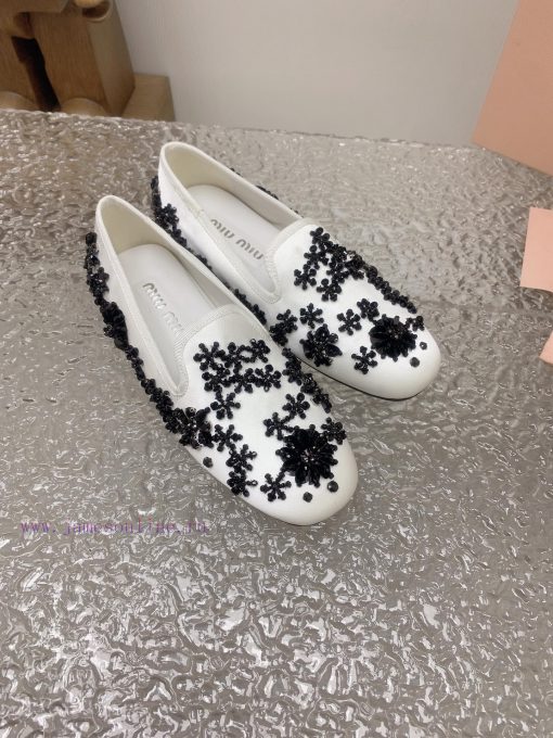 High quality Miumiu Spring/Summer 2024 Fashion Show Embroidered Flower Beads Le Fu Shoes/Slicdlwiqtw - Image 9