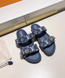 Louis Vuitton's multi colored optional new slippers are on the market, with 11 high-end custoddogpkq