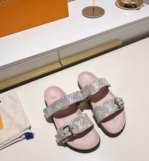 Louis Vuitton's multi colored optional new slippers are on the market, with 11 high-end custu4llzj1c - Image 2