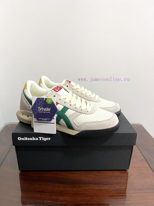Real shot Onitsuka Tiger UItimate 81 EX low cut white, red, and green. Onitsuka Tiger embodi9p0j77d4 - Image 2