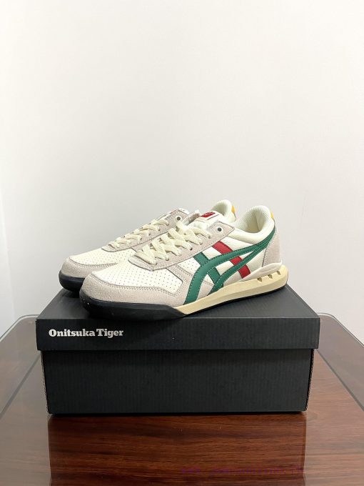 Real shot Onitsuka Tiger UItimate 81 EX low cut white, red, and green. Onitsuka Tiger embodi9p0j77d4 - Image 4