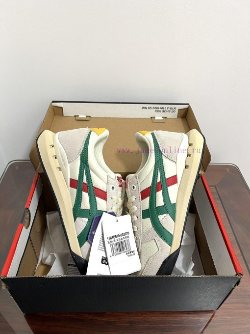 Real shot Onitsuka Tiger UItimate 81 EX low cut white, red, and green. Onitsuka Tiger embodi9p0j77d4 - Image 7