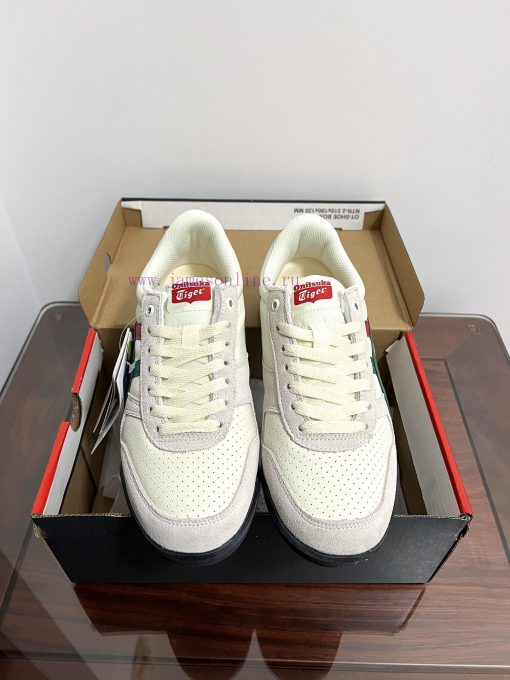 Real shot Onitsuka Tiger UItimate 81 EX low cut white, red, and green. Onitsuka Tiger embodi9p0j77d4 - Image 8