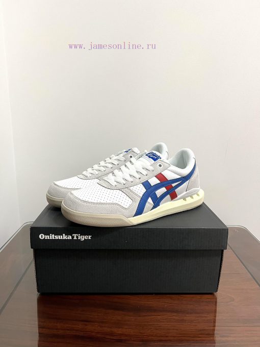 The Onitsuka Tiger UItimate 81 EX low cut blue, red, and white is captured in real life. Thekxkdg1rk - Image 4