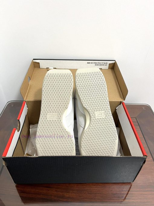 The Onitsuka Tiger UItimate 81 EX low cut blue, red, and white is captured in real life. Thekxkdg1rk - Image 6