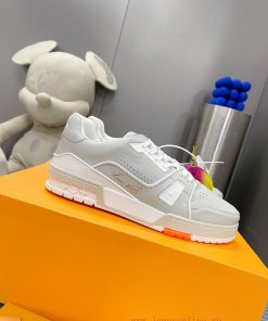 Men's limited edition low top sports shoes with leather sole and TPU mold cost of 20000 yuanvcei6qw3